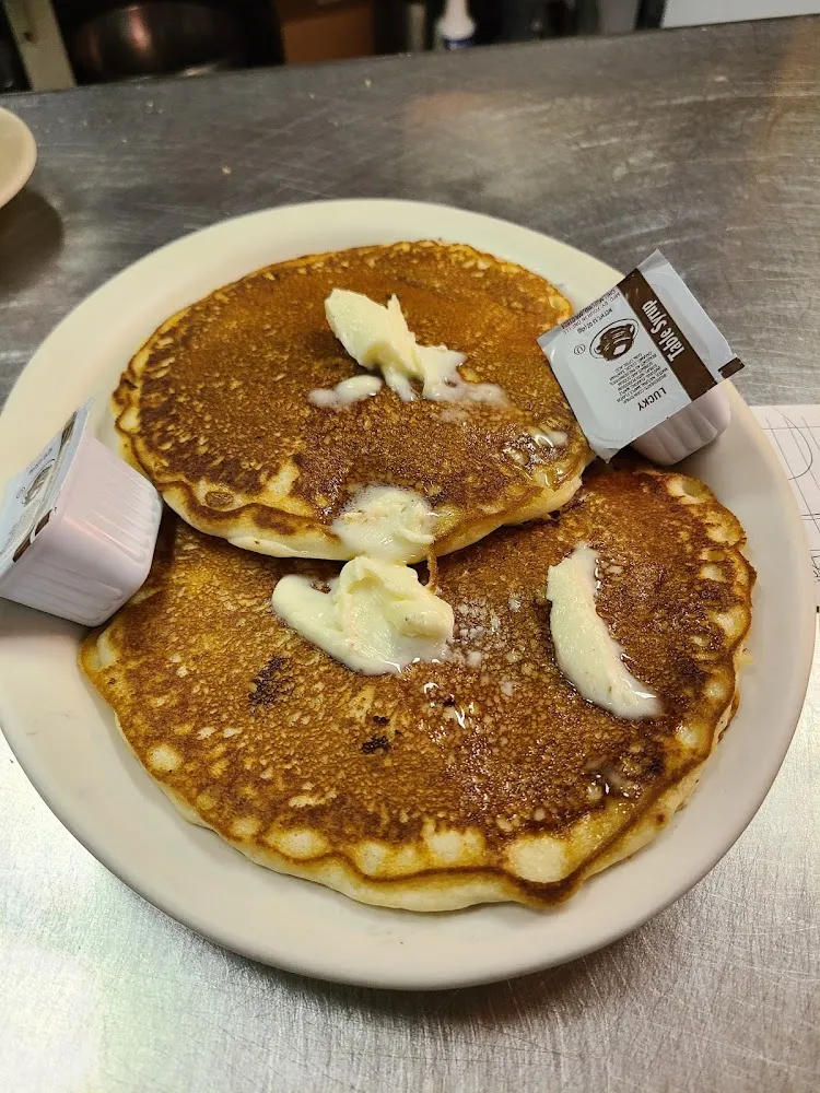 She Hot Cakes with Butter